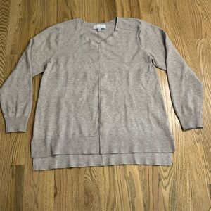 Carolyn Taylor Beige V-Neck Hi Low Sweater Lightweight Size Large Cozy Knit